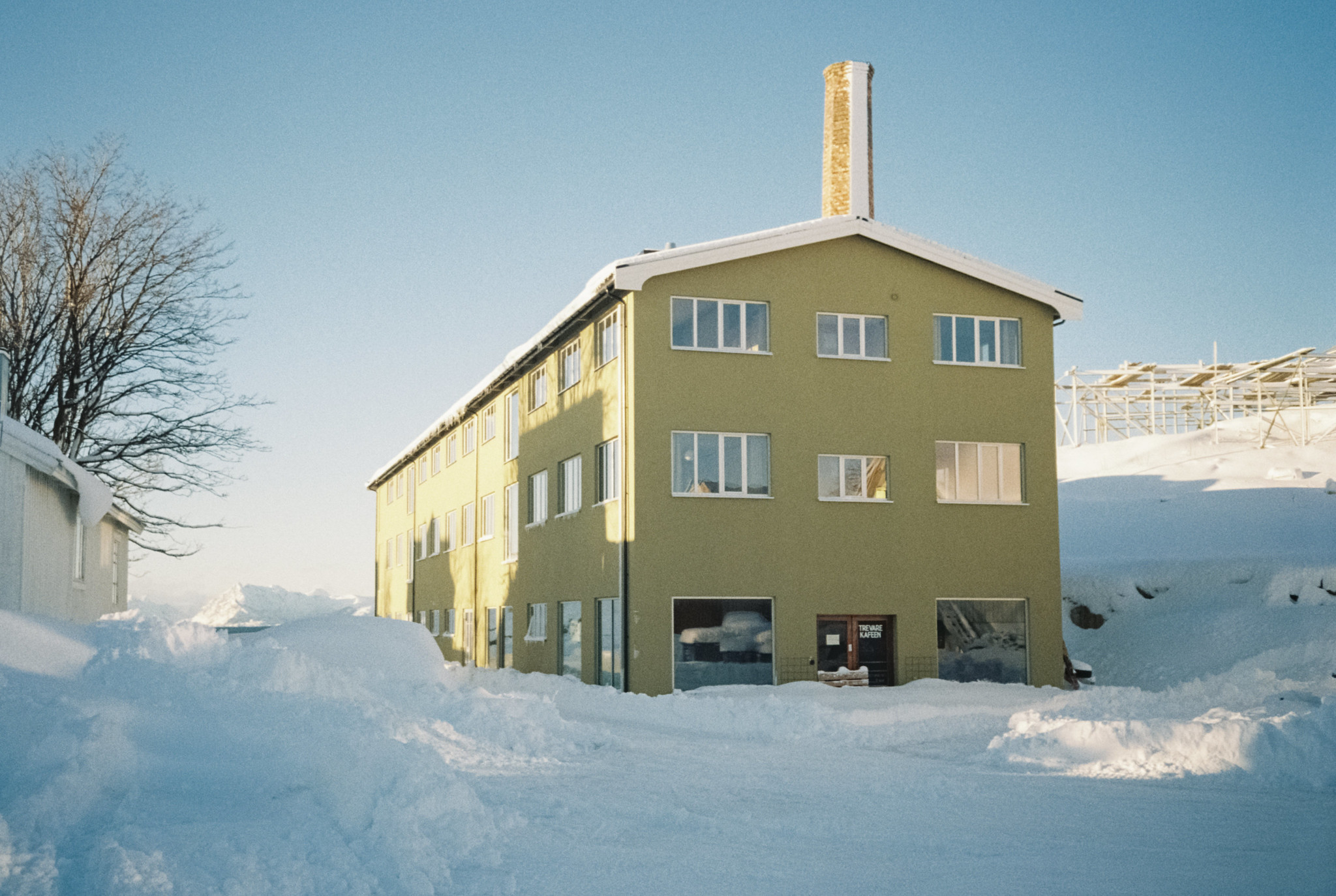 Trevarefabrikken in winter sun and snow